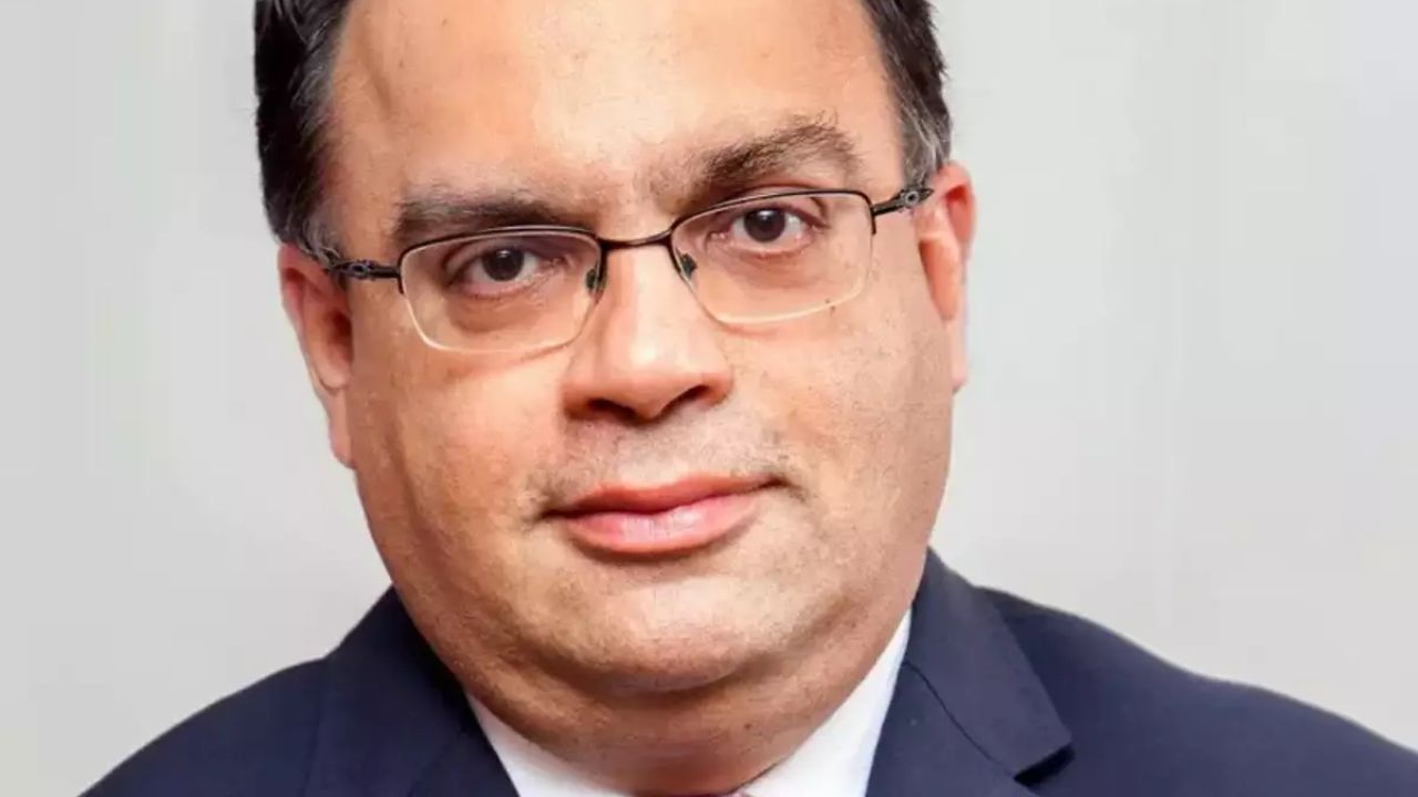 Usthadian Academy / Veteran Dealmaker Atul Mehra Joins Axis Capital as MD & CEO